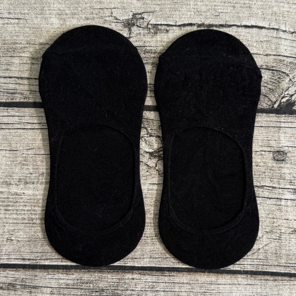 NWT! 2-pairs now show socks - liners. Black. Size M (fits women’s shoes 8-10.5)